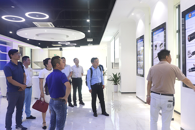 Warmly welcome Suzhou Riying Electronics to visit our company to guide the work!