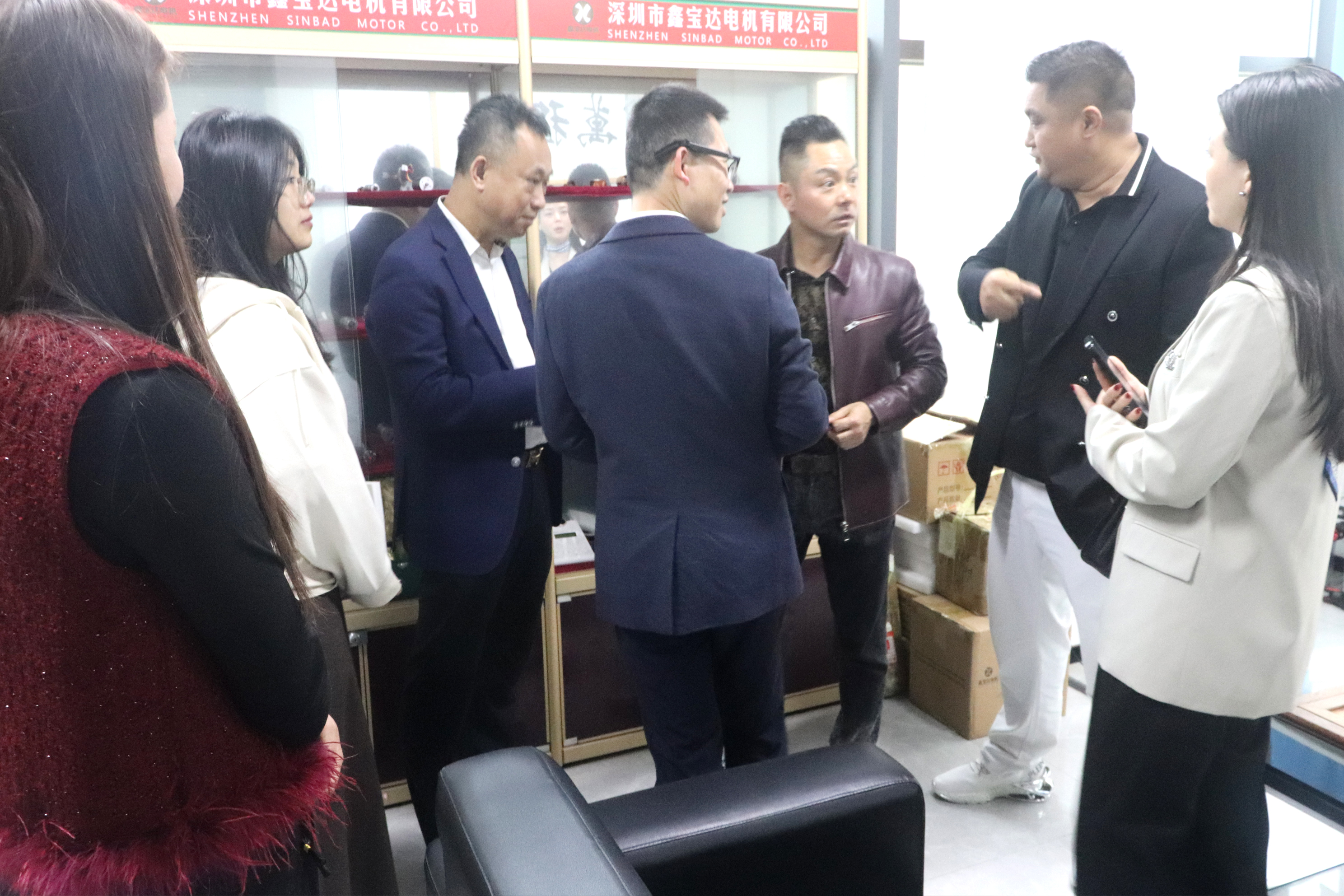 Warmly welcome leaders of Longgang District Federation of Industry and Commerce to visit Xinbaoda an