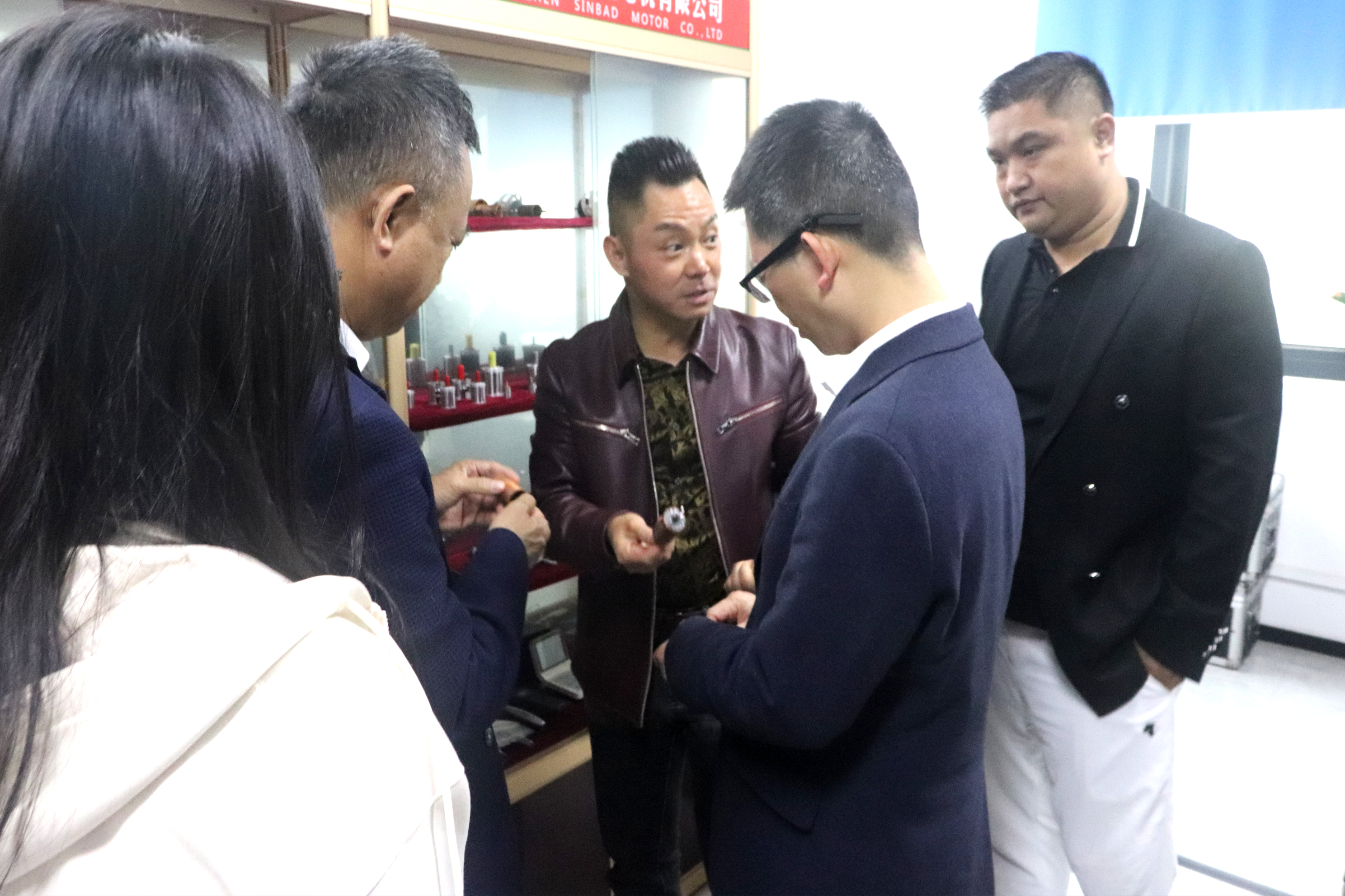 Warmly welcome leaders of Longgang District Federation of Industry and Commerce to visit Xinbaoda an