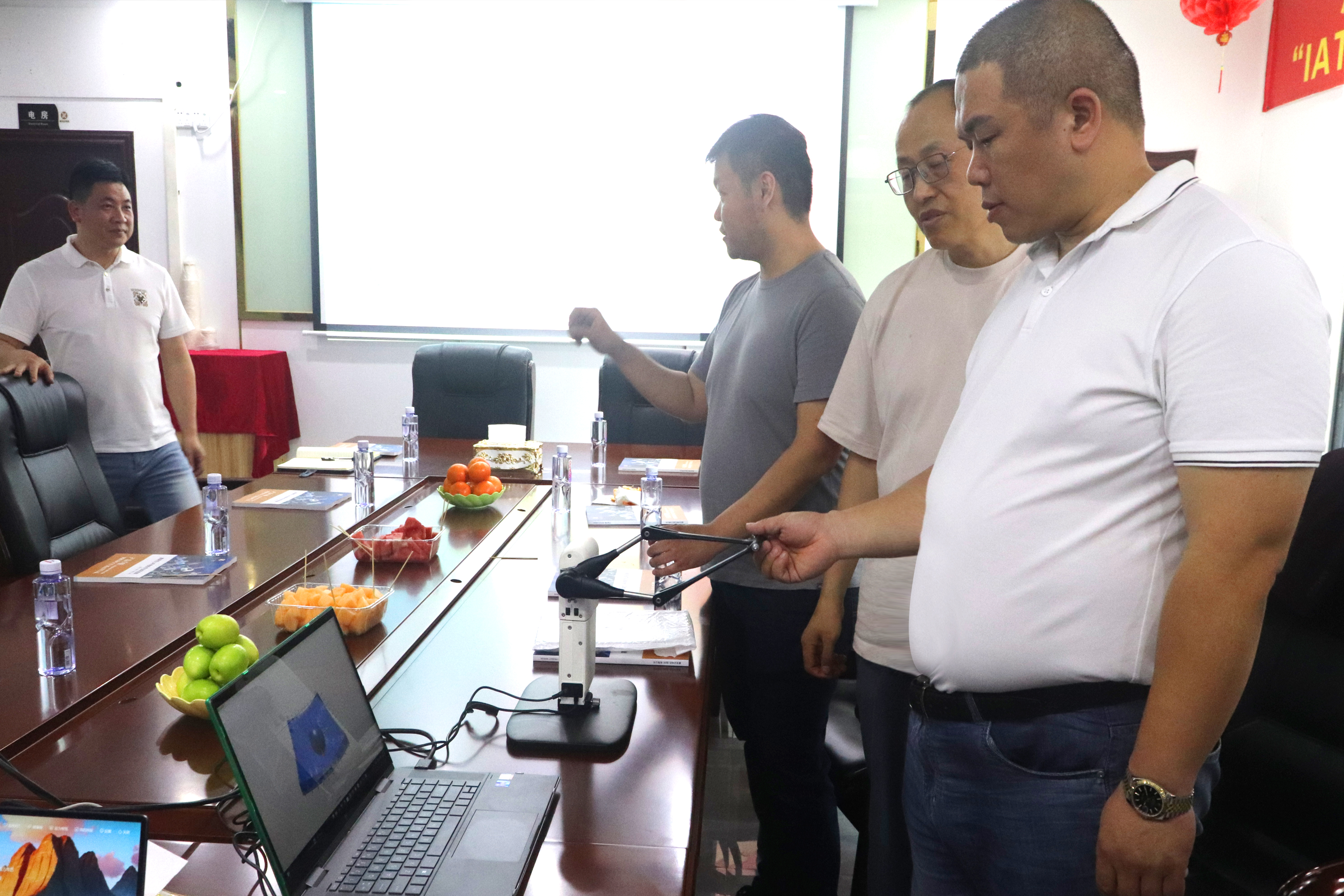 On April 21, 2022, we warmly welcome Canadian customers to visit our company for business discussion