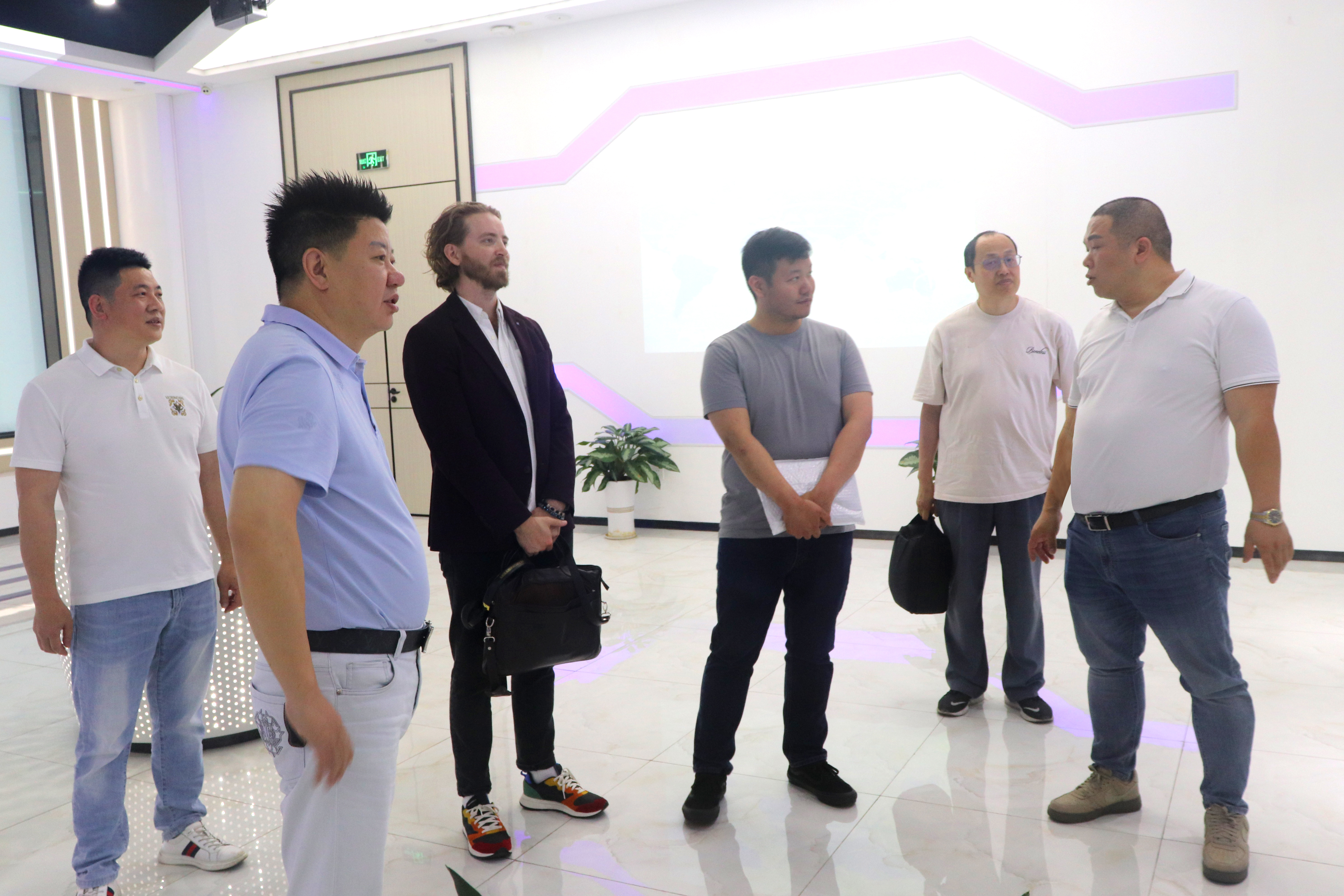 On April 21, 2022, we warmly welcome Canadian customers to visit our company for business discussion