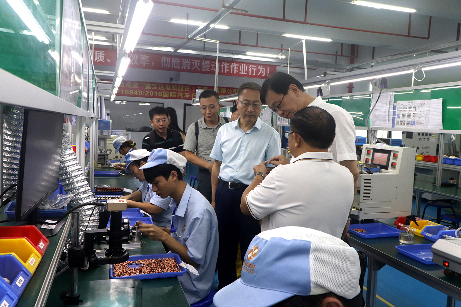 Xin warmly welcomes domestic client Mr. Fang and his team to visit our company