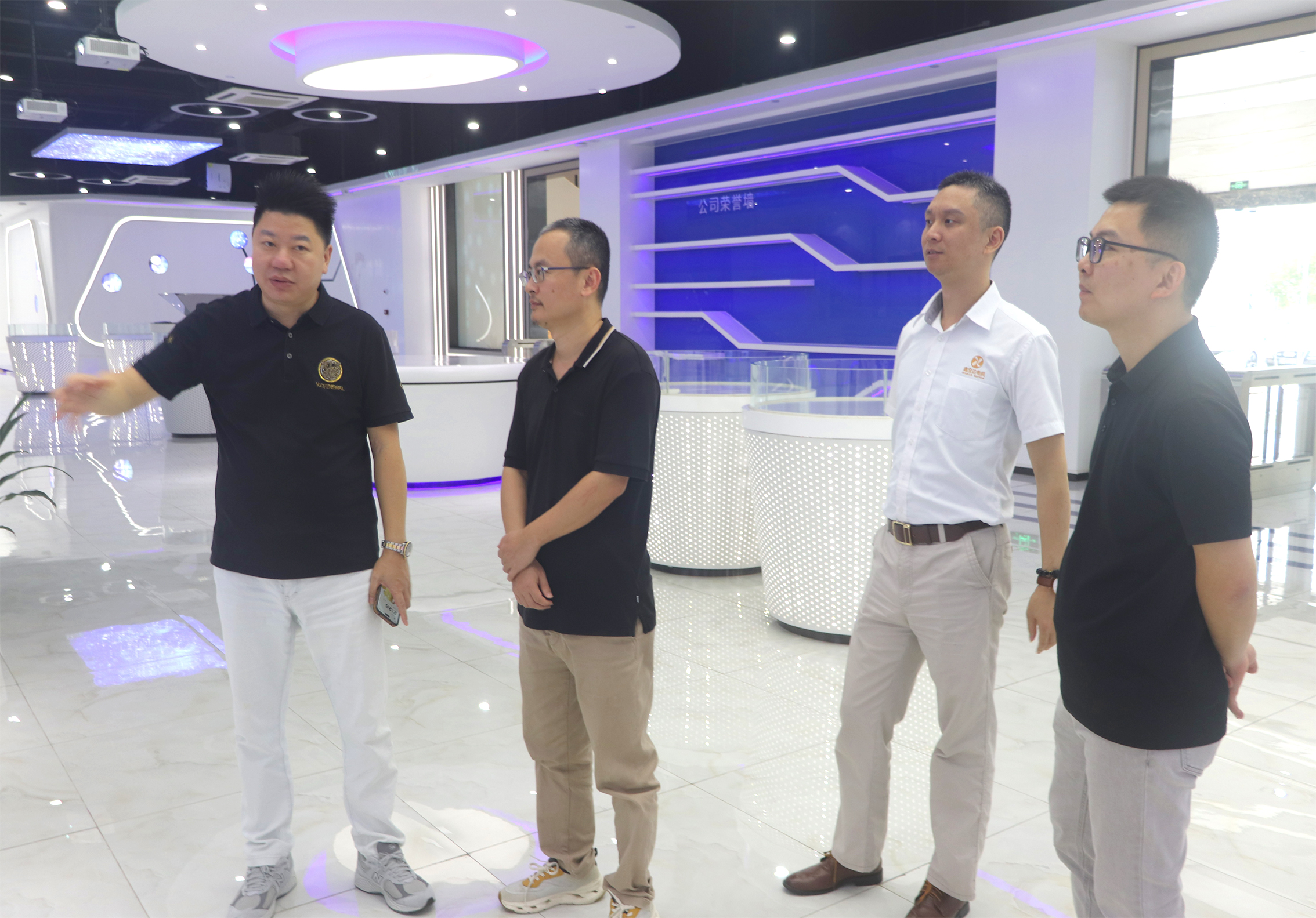 On November 7, 2025, customers from Shenzhen came to visit! On November 7, 2025, customers from Shenzhen came to visit!