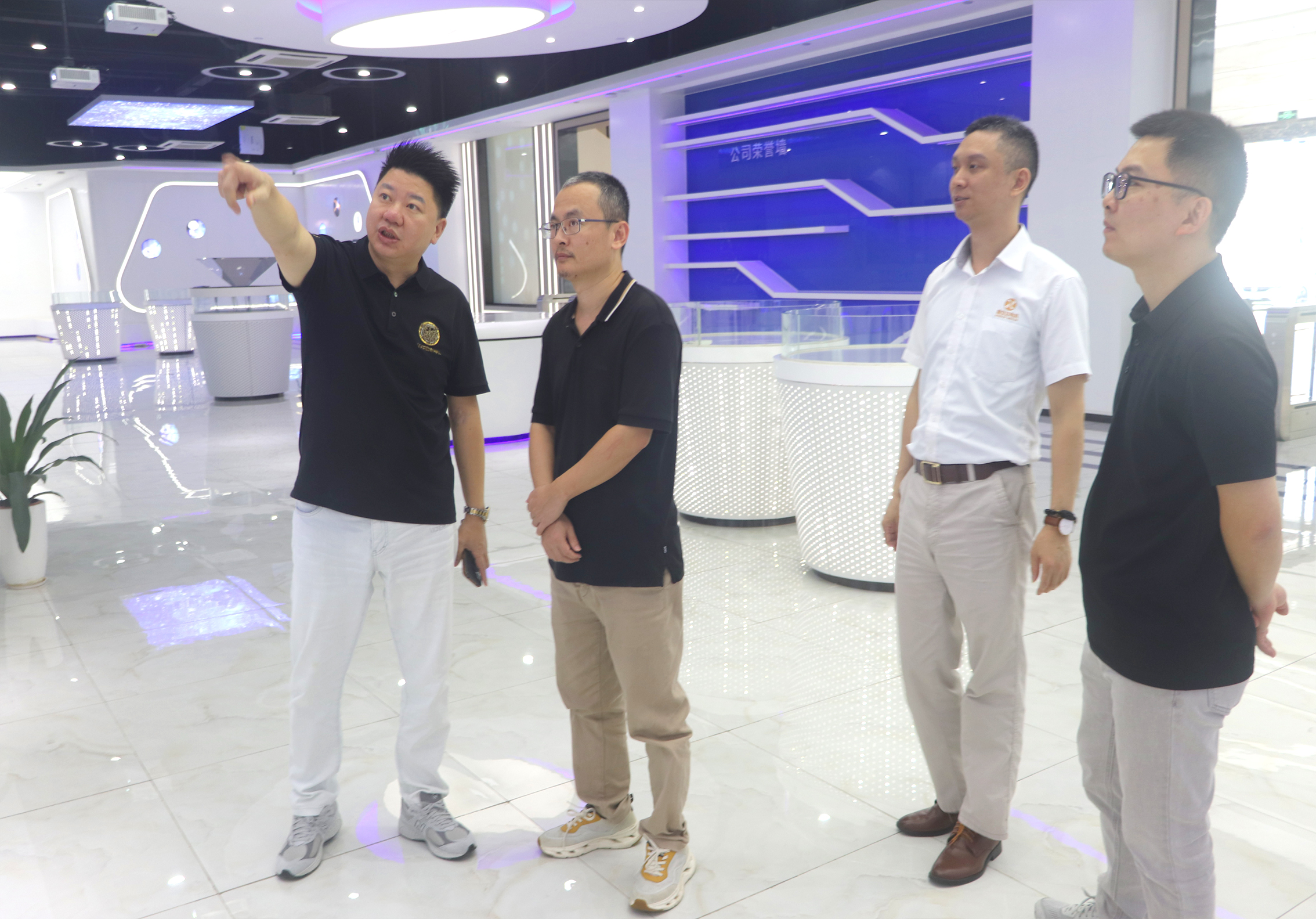 On November 7, 2025, customers from Shenzhen came to visit! On November 7, 2025, customers from Shenzhen came to visit!