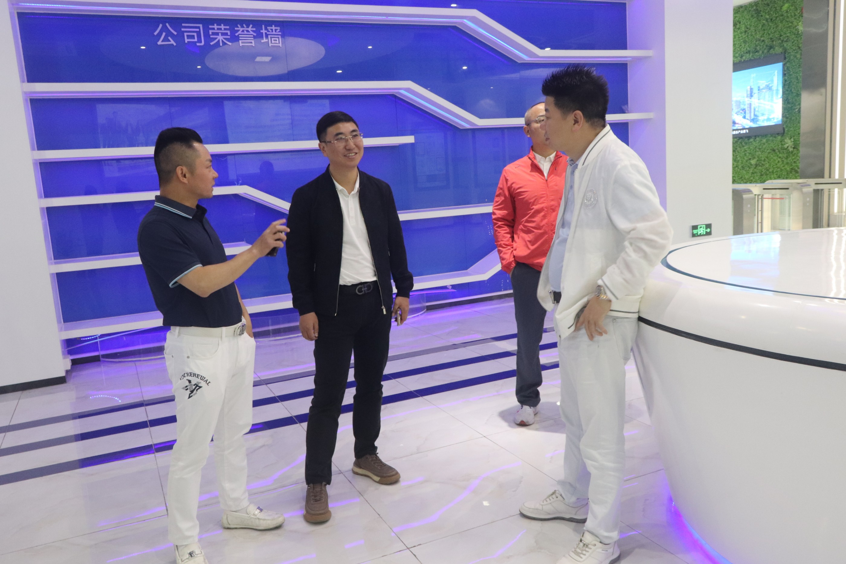 2025.4.7 Warmly welcome customers to visit our company to guide the work!